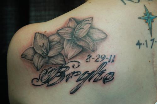 Memorial Brylie Name With Flowers Tattoo On Left Back Shoulder