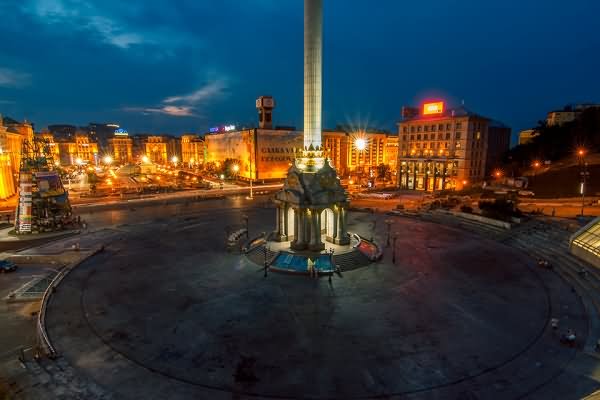 Monument At The Maidan Nezalezhnosti Lit Up at Night