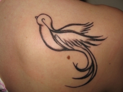 Right Back Shoulder Outline Sparrow Tattoo