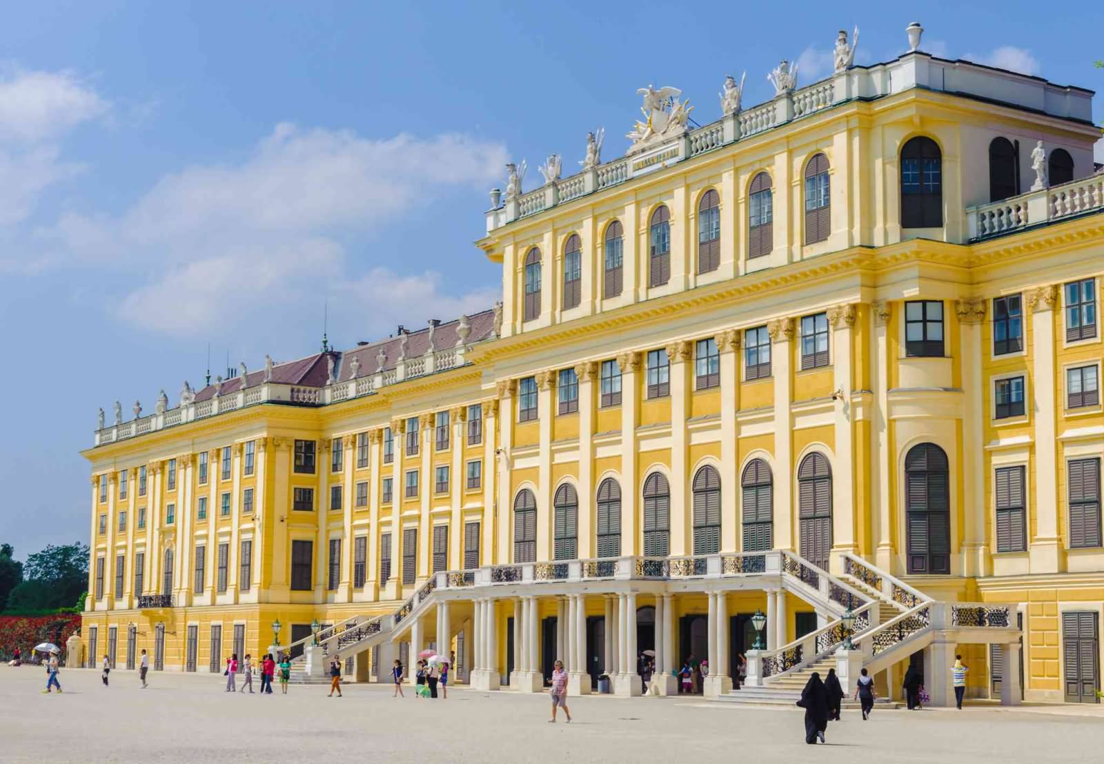 Right Side View Of The Schonbrunn Palace