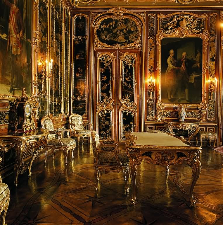 Room Inside The Schonbrunn Palace In Vienna
