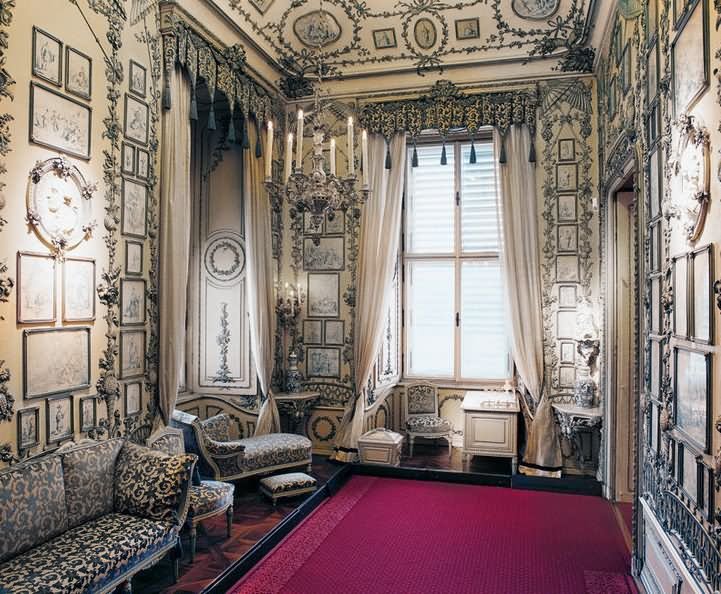 Room Inside The Schonbrunn Palace