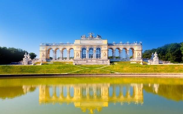Schonbrunn Palace And Gloriette In Vienna
