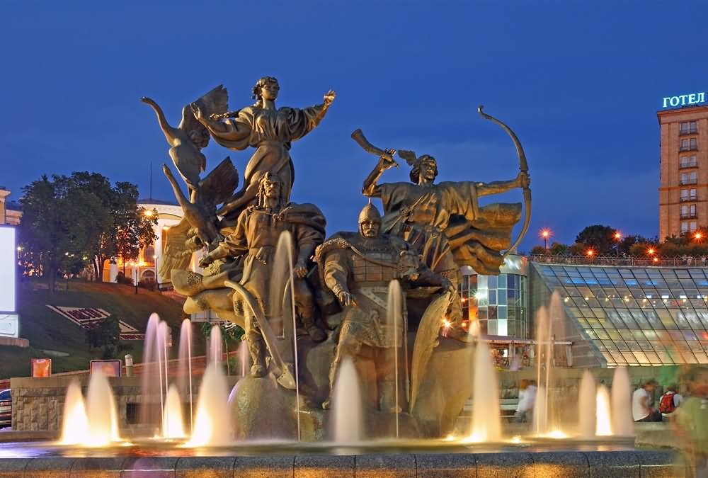 Sculptures At The Maidan Nezalezhnosti Square At Night