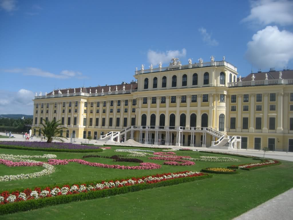 Side View Image Of The Schonbrunn Palace In Vienna, Austria