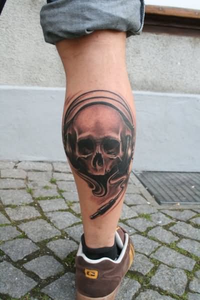 Simple Black Ink Skull Tattoo On Right Leg Calf