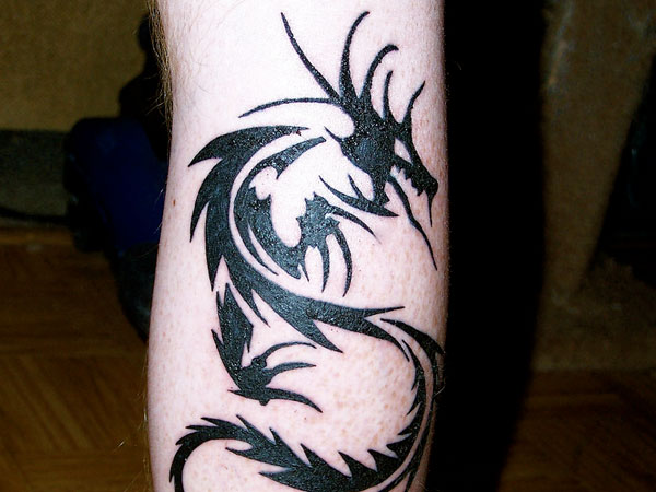 Simple Black Tribal Dragon Tattoo On Leg Calf