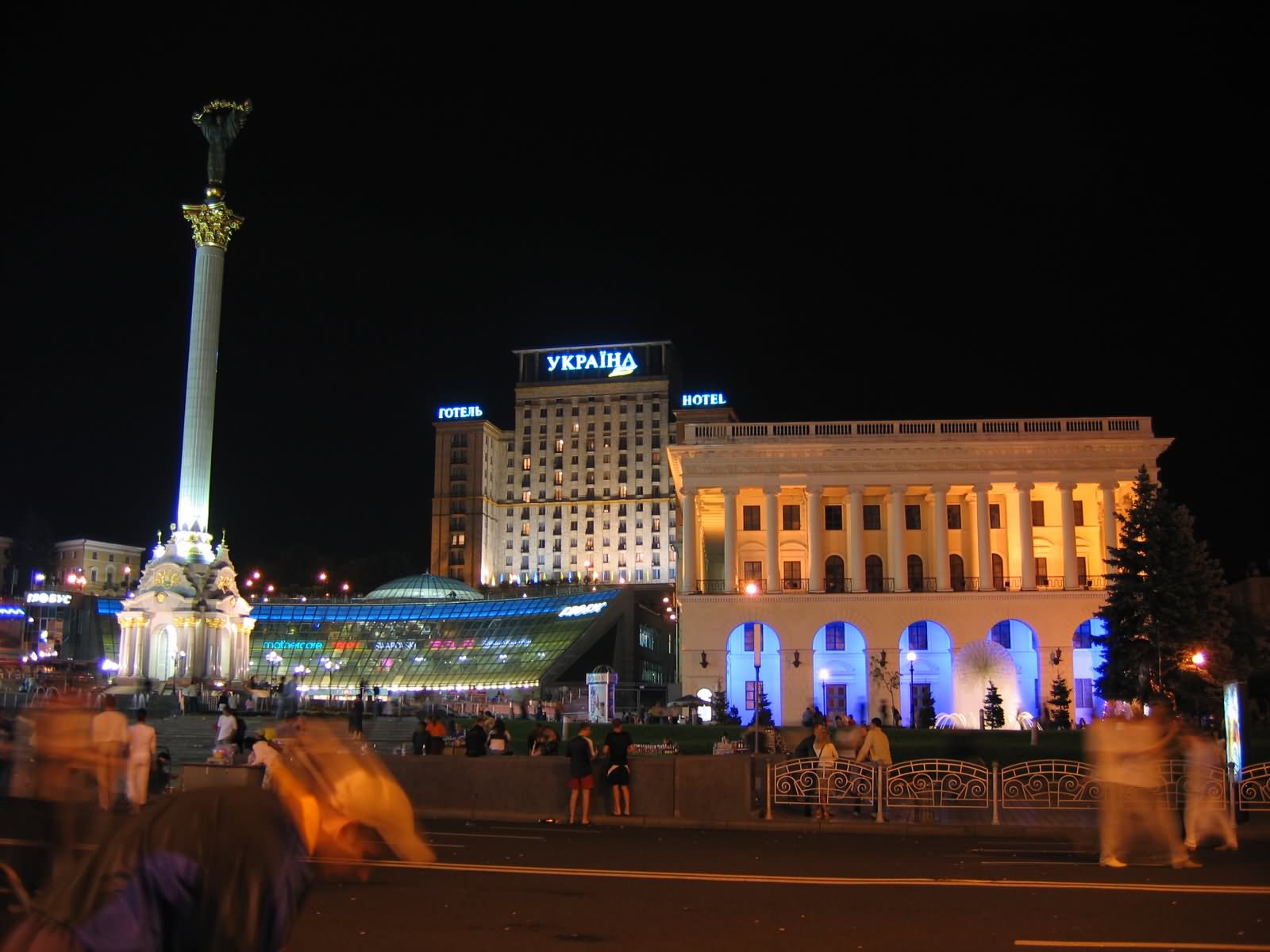 The Maidan Nezalezhnosti In Kiev At Night