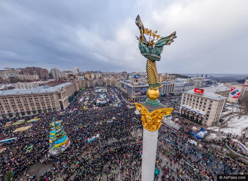 Thousands Of Visitors At The Maidan Nezalezhnosti In Kiev