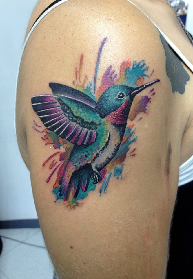 Beautiful Colibri Tattoo On Right Shoulder by Daniel Rozo