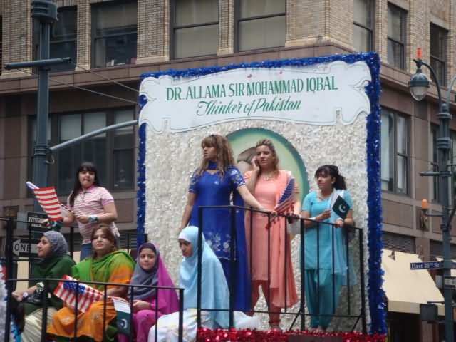Beautiful Float Thinker Of Pakistan During The Pakistan Independence Day Parade In America