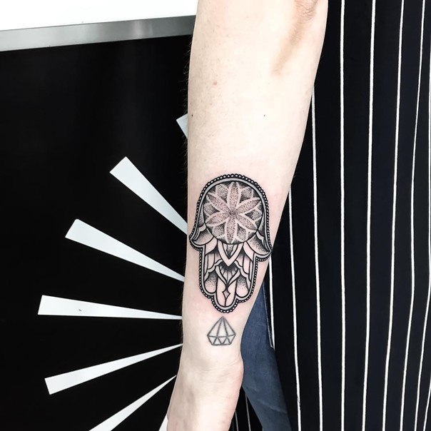 39+ Beautiful Hamsa Tattoos