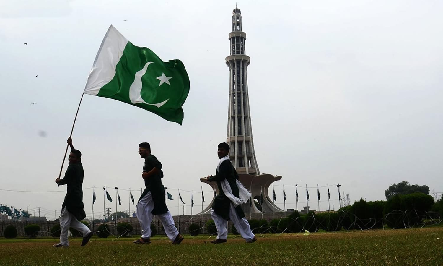 People Holding National Flag Of Pakistan At Minar E Pakistan Happy Independence Day