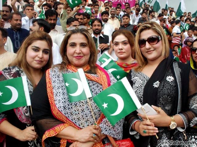 People Of Pakistan Celebrating Independence Day