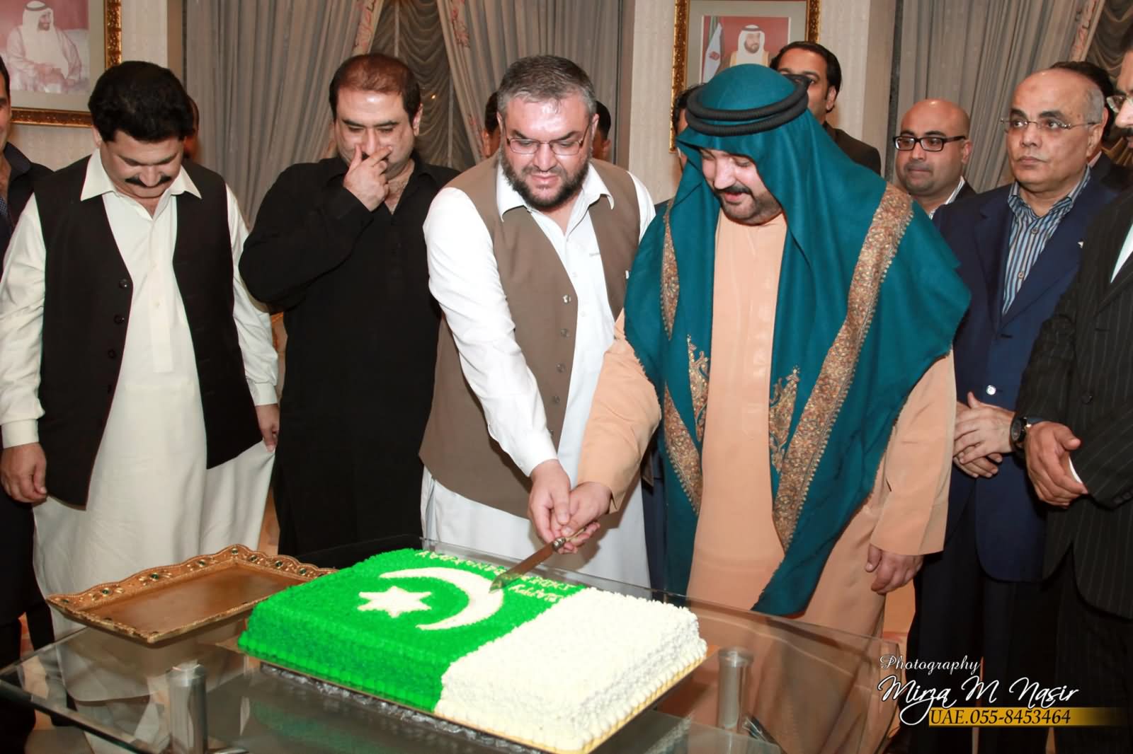People Of Pakistan Cutting Cake To Celebrate The Independence Day Of Pakistan