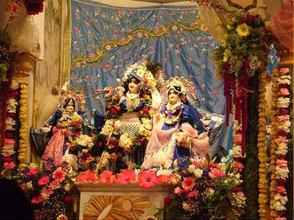 Radhe Krishna Sculptures Decorated On Krishna Janmashtami Celebration Picture