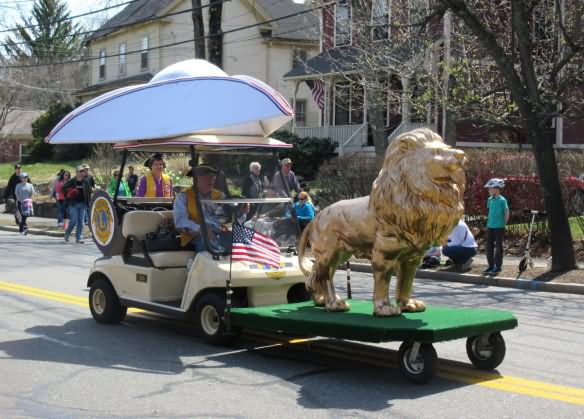Lions Cart With Golden Lion At Patriot Day Parade In Lexington