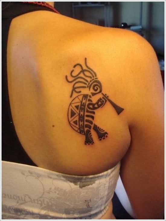 Simple Kokopelli Turtle Tattoo On Right Back Shoulder