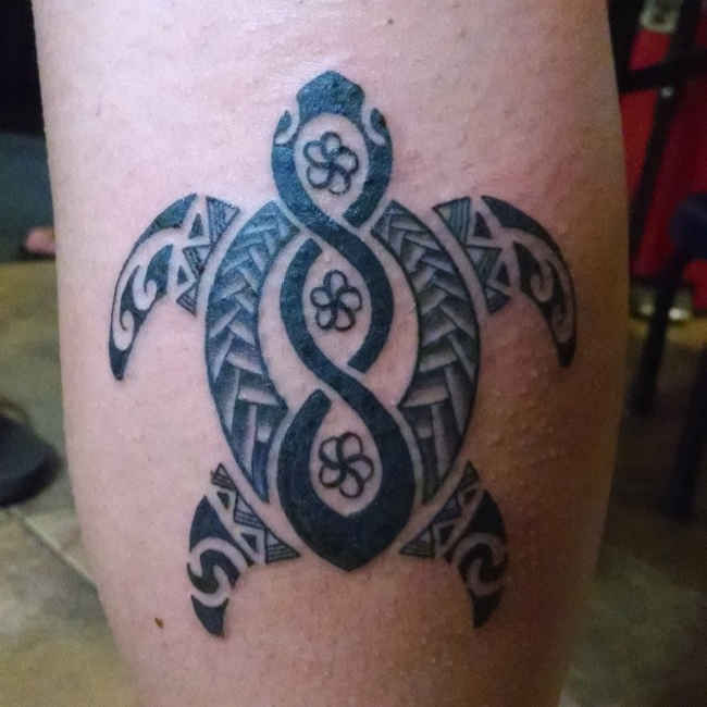 Tribal Hawaiian Turtle Tattoo On Leg