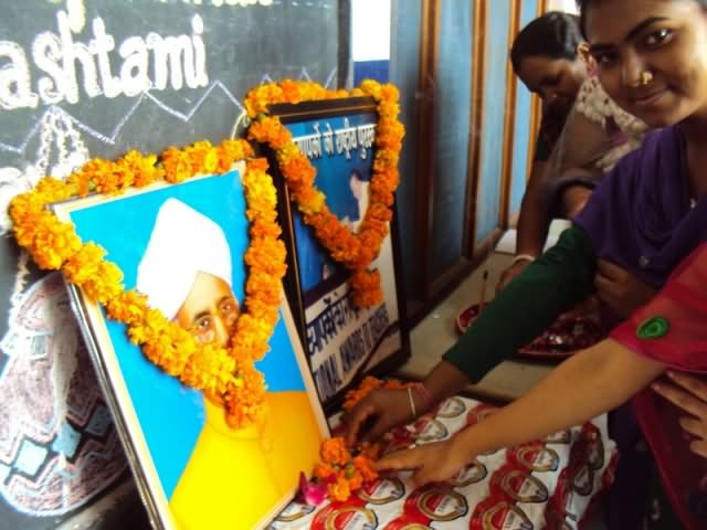 People Paying Tributes To Dr. S. Radhakrishnan During Celebration Of Teachers Day