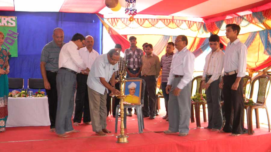 Teachers Pay Homage To Dr. Radhakrishnan During The Teachers Day Celebrations