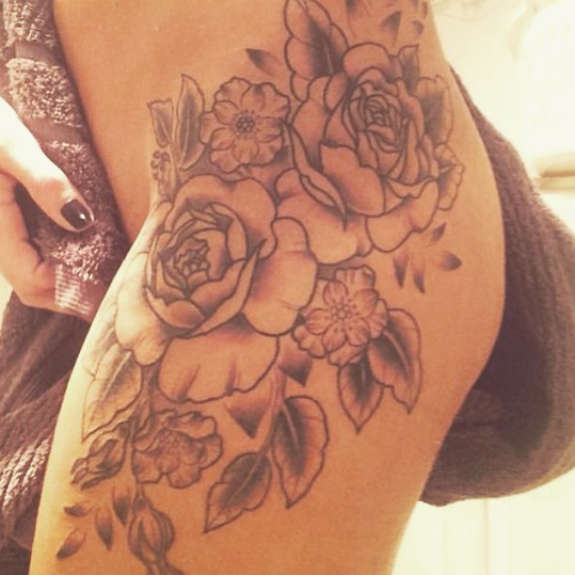 Awesome Roses Tattoo On Girl Left Hip