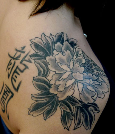 Black And Grey Peony Flower Tattoo On Girl Right Back Shoulder
