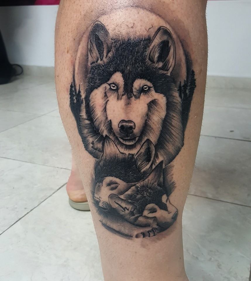 Grey Ink Wolf Head Tattoo On Side Leg by David Torres