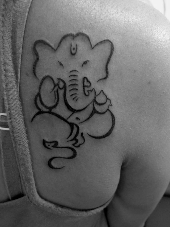Outline Ganesha Tattoo On Right Back Shoulder