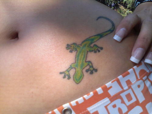 Simple Lizard Tattoo On Girl Hip