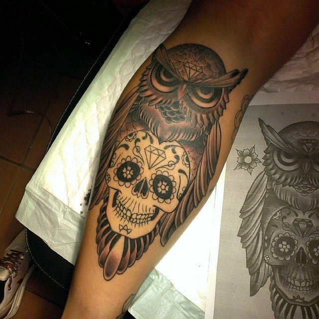 Skull And Owl Tattoo On Back Leg by Partizan