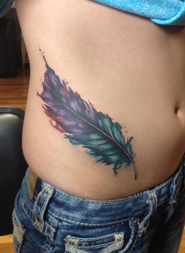 39+ Beautiful Feather Hip Tattoos