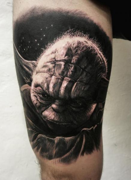 Black And Grey Yoda Tattoo Design For Thigh