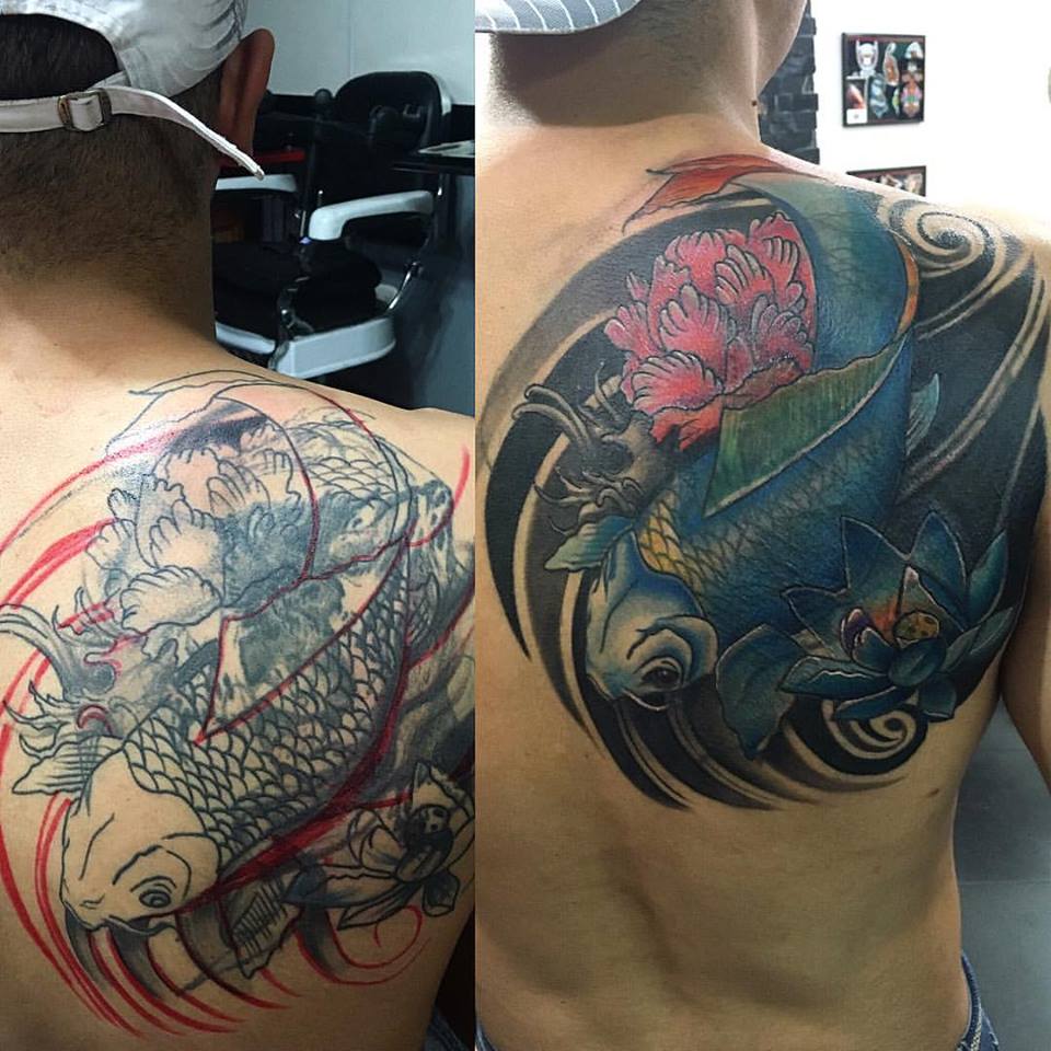 Color Flower and Koi Fish Tattoo On Right Back Shoulder by Luis K. Osorio