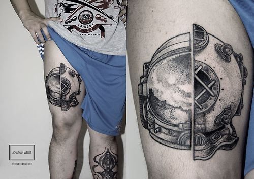 Astronaut Tattoo On Right Thigh
