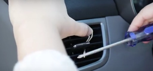 Make your own Mobile Phone holder With A Rubber Band.