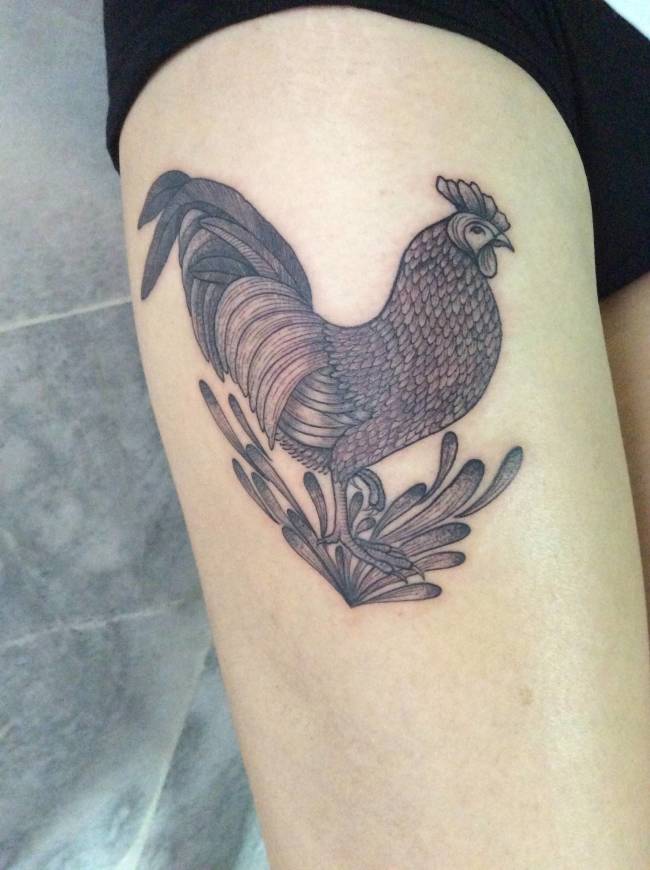 Grey Rooster Tattoo On Right Thigh