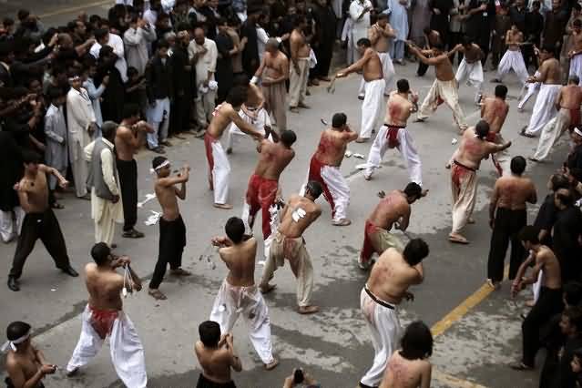 Pakistani Muslims Flagellate Themselves With Chains On Muharram