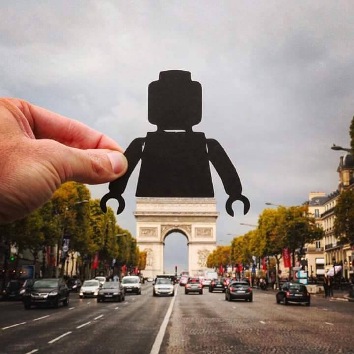 Amazing Photography - Turned Arc de Triomphe-Paris into robot