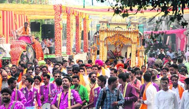 Large Number Of Devotees At The Shobha Yatra On The Occasion Of Valmiki Jayanti