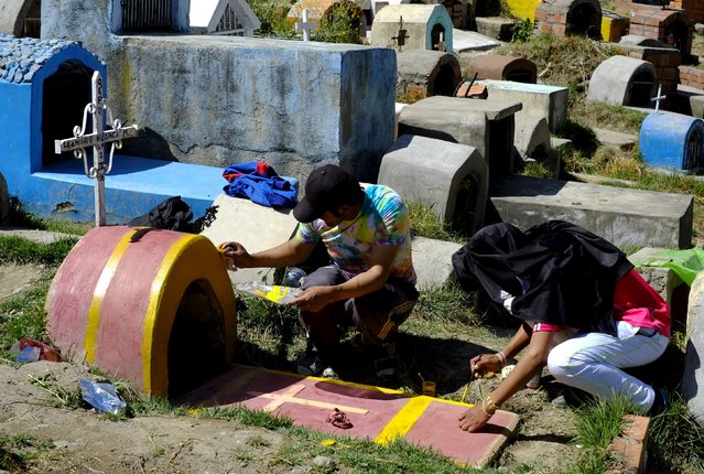 Workers Arranges A Grave In Las Llamitas Cemetery During The All Saints Day