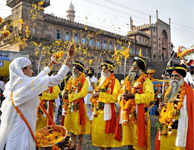 A Woman Showering Flowers Over The Panj Pyaras During The Guru Nanak Jayanti Nagar Kirtan Picture