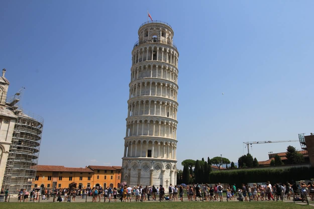 Crowd Enjoying The View Of Leaning Tower In Pisa