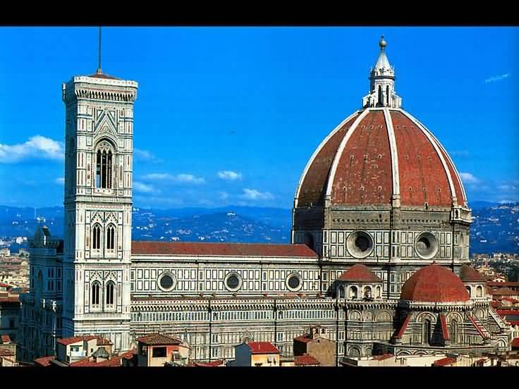 Side View Picture Of The Florence Cathedral Italy