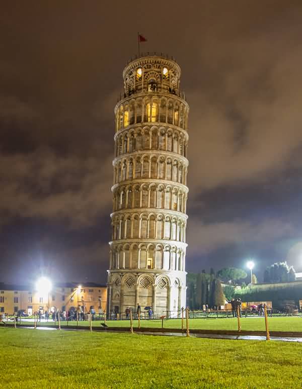 The Leaning Tower Of Pisa Looks Amazing At Night