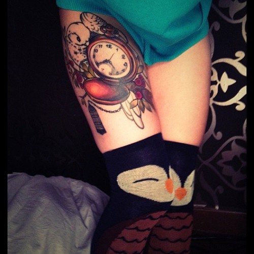 Clock Tattoo On Girl Right Thigh