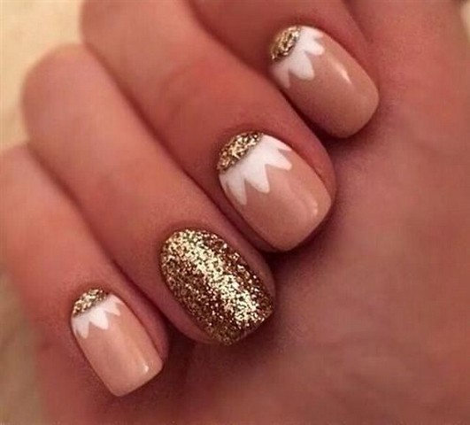 Gold Glitter Accent Nail Design