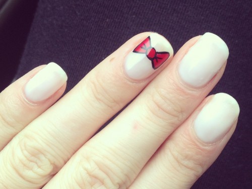 Red Bow Accent Nail Art Design Picture