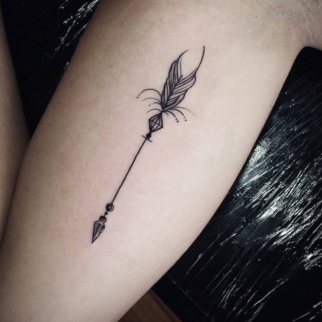 Beautifuly Designed Arrow Tattoo On Leg