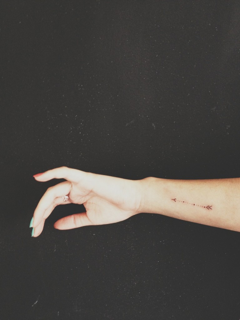 Beautifuly Designed Arrow Tattoo On Wrist